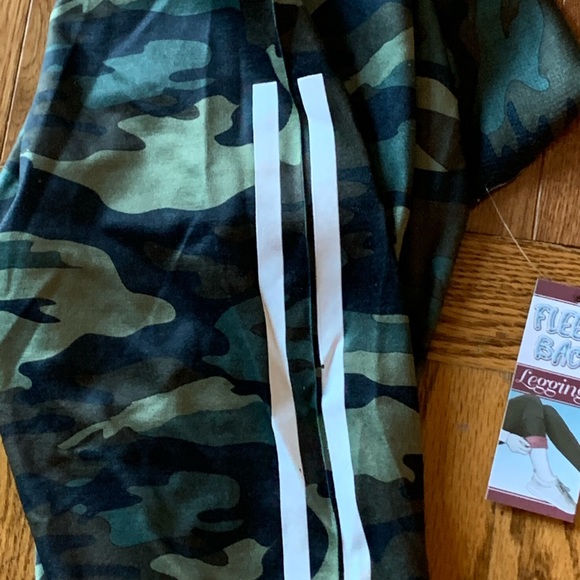 Women’s Rue21 L/XL Camo Fleece Back Leggings NWT - Picture 8 of 8